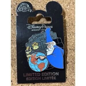 Disney Parks DLR 2018 Teachers Day Sword In The Stone Merlin Archimedes Owl Pin